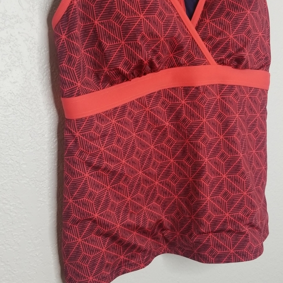L.L. Bean swim top coral maroon geometric pattern - Picture 2 of 7